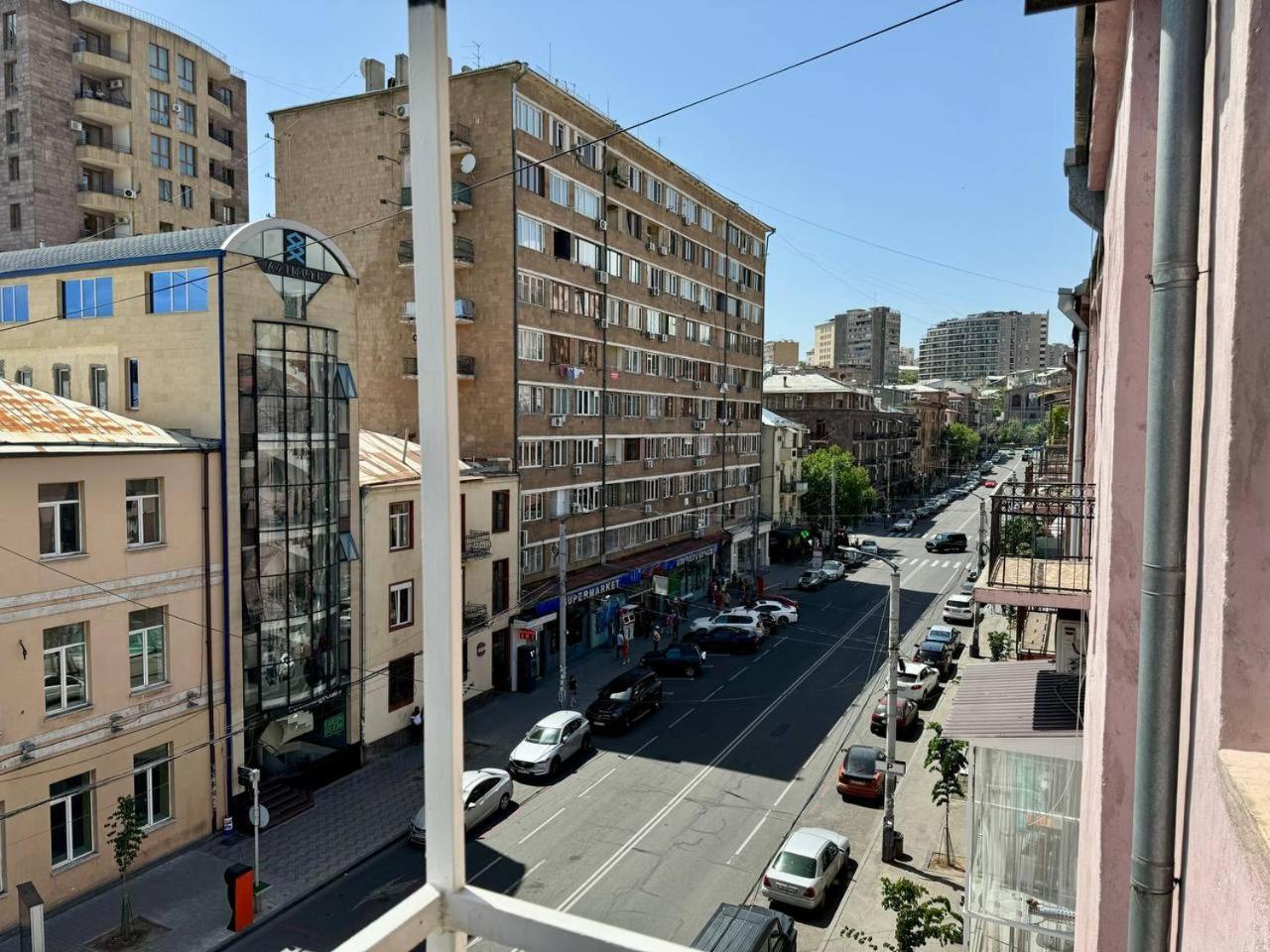 California Hostel Erywań Zewnętrze zdjęcie