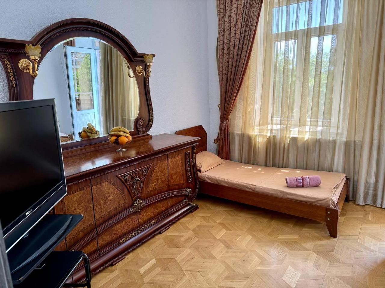 California Hostel Erywań Zewnętrze zdjęcie