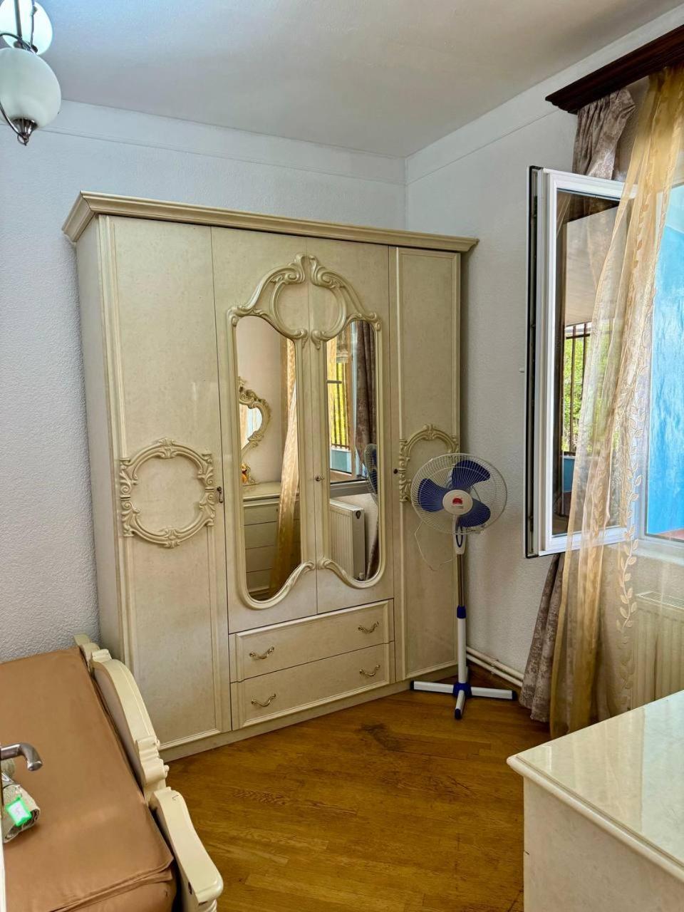 California Hostel Erywań Zewnętrze zdjęcie