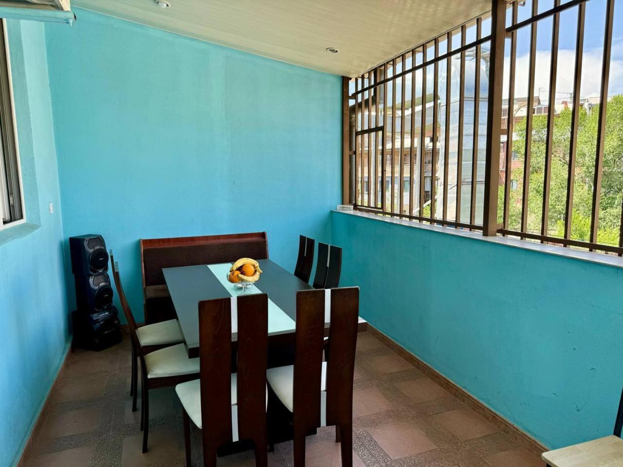 California Hostel Erywań Zewnętrze zdjęcie